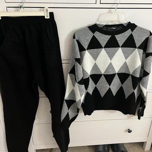 sweater with pants never worn , no tags